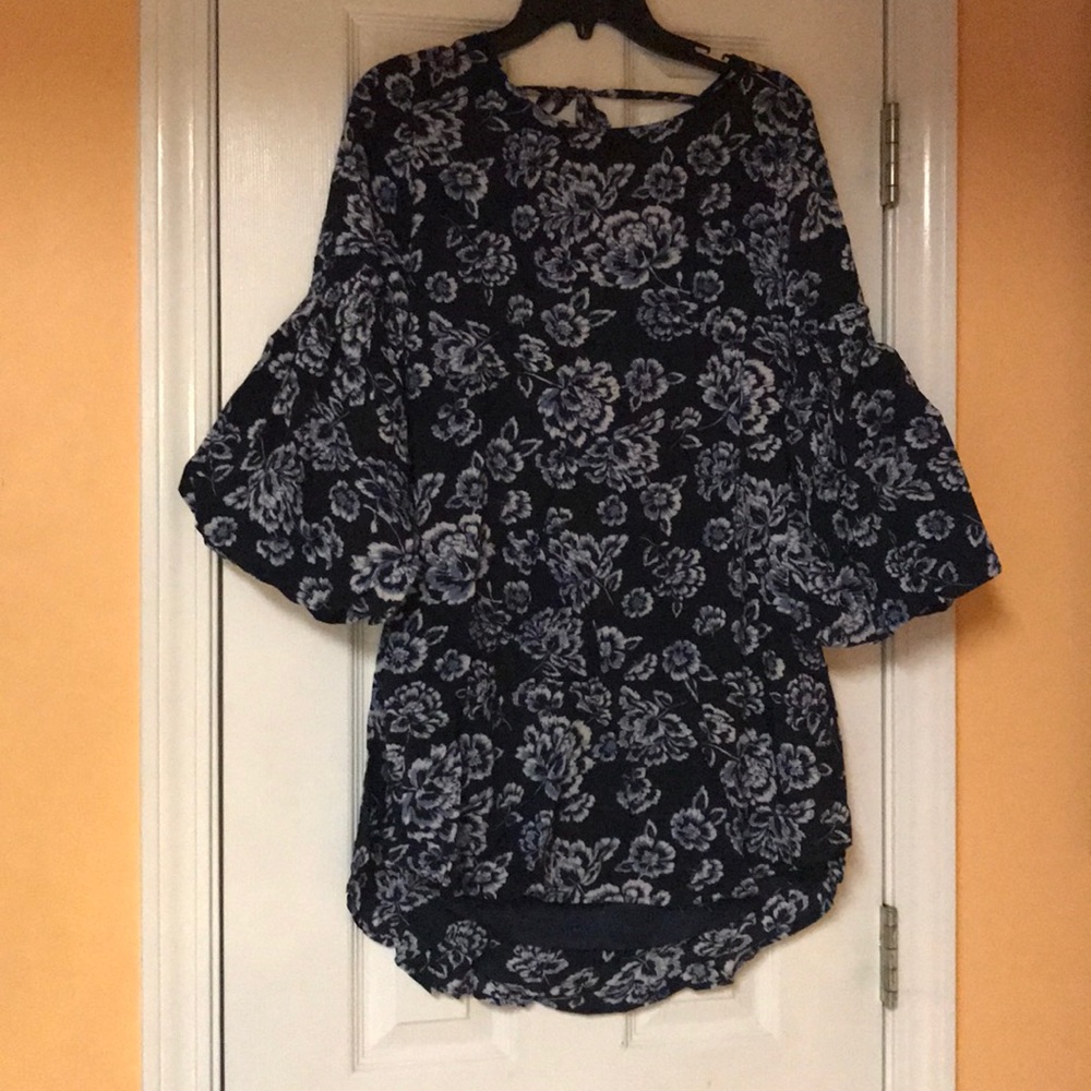 ✨ Flower Shirt with Puffy Sleeve